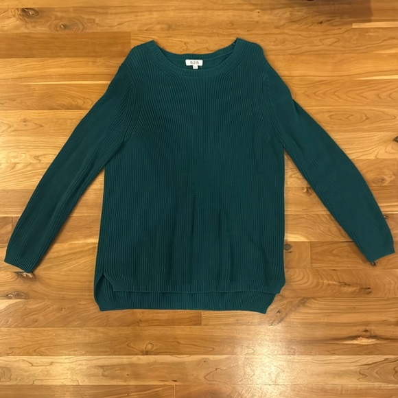 Green sweater - Picture 1 of 1